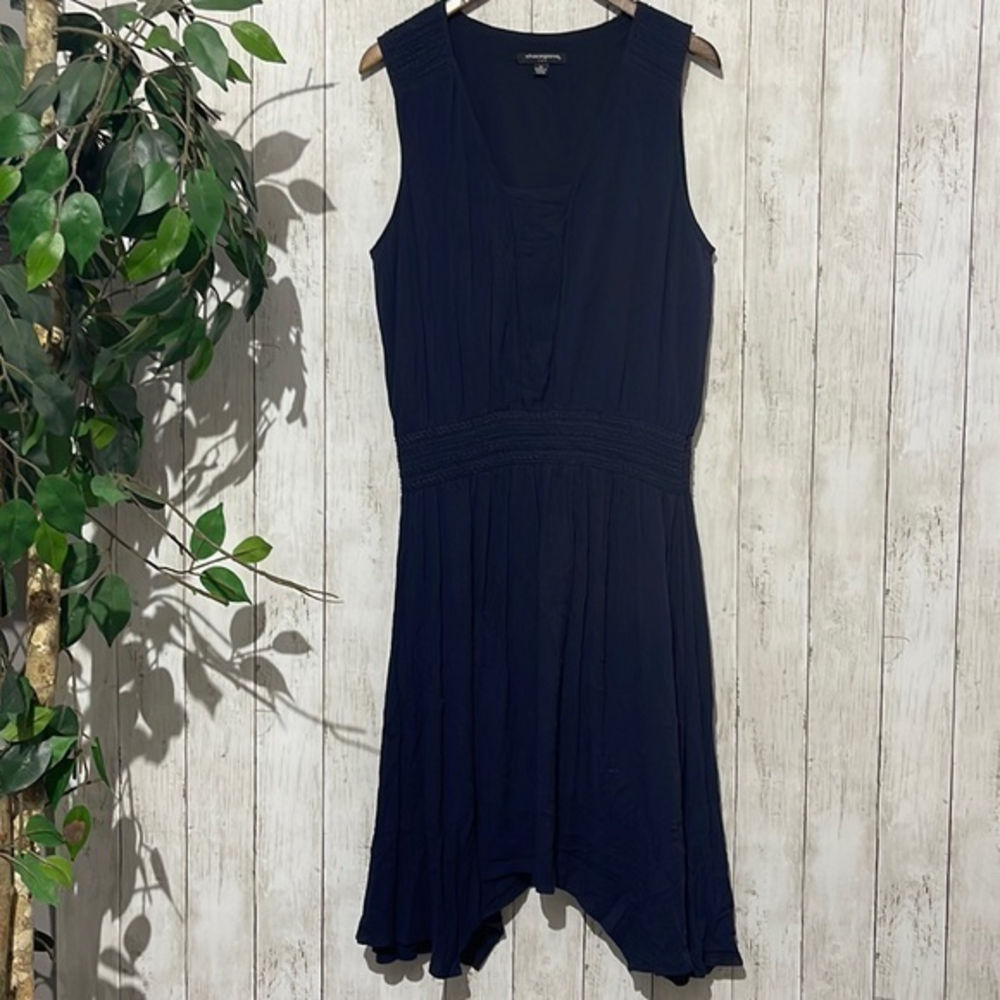 Sharagano 12 Handkerchief Hem Dress‎ Women Navy Blue Smocked V-Neck Sleeveless